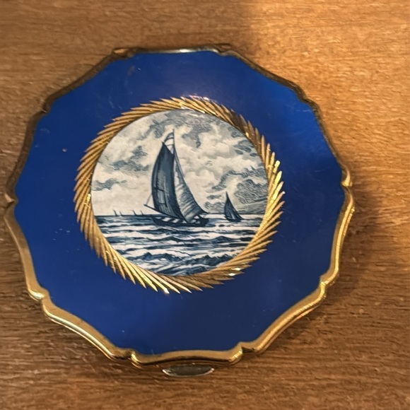 Vintage Stratton Blue Sailing Boat/Nautical-Vintage Ladies Powder compact - Picture 2 of 7